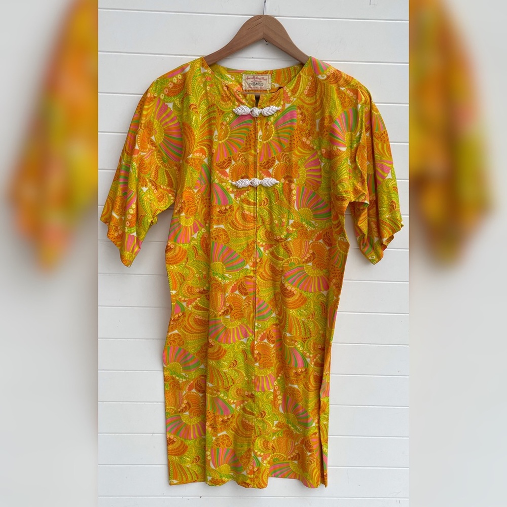 Vintage Handmade 60s Bright Colorful Paisley Print Shift Chore Coat Housecoat